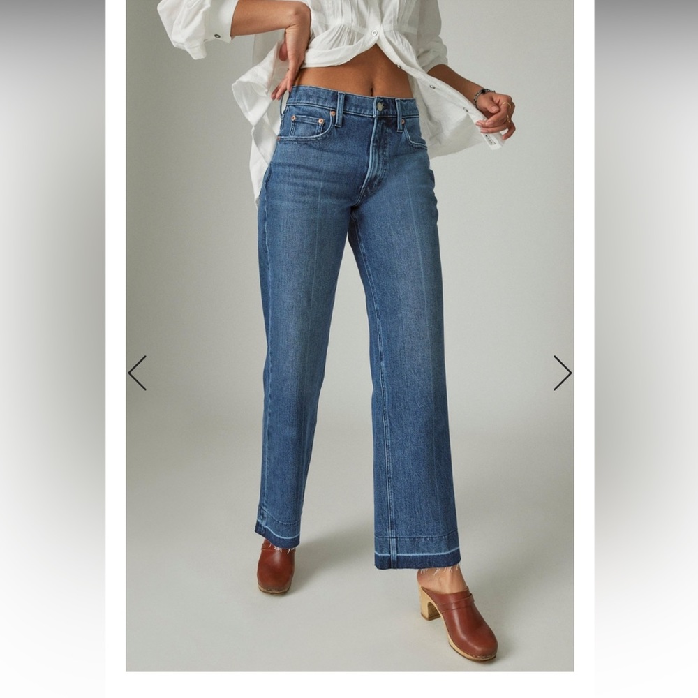 NWT. Lucky Brand Women's Mid-Blue Wide Leg Jeans